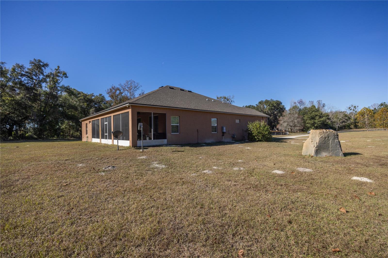 HALF MOON STATION - Residential