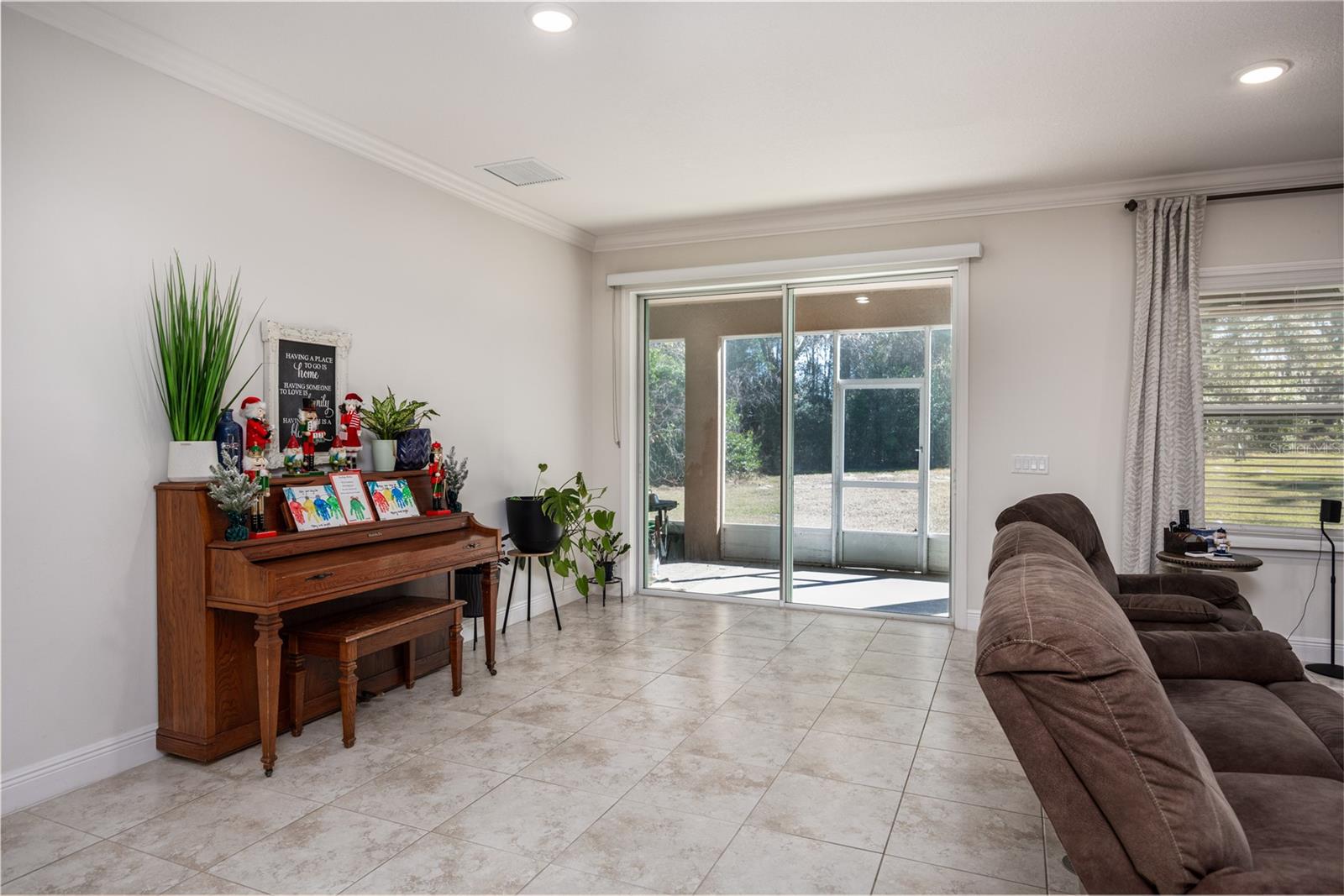 HALF MOON STATION - Residential