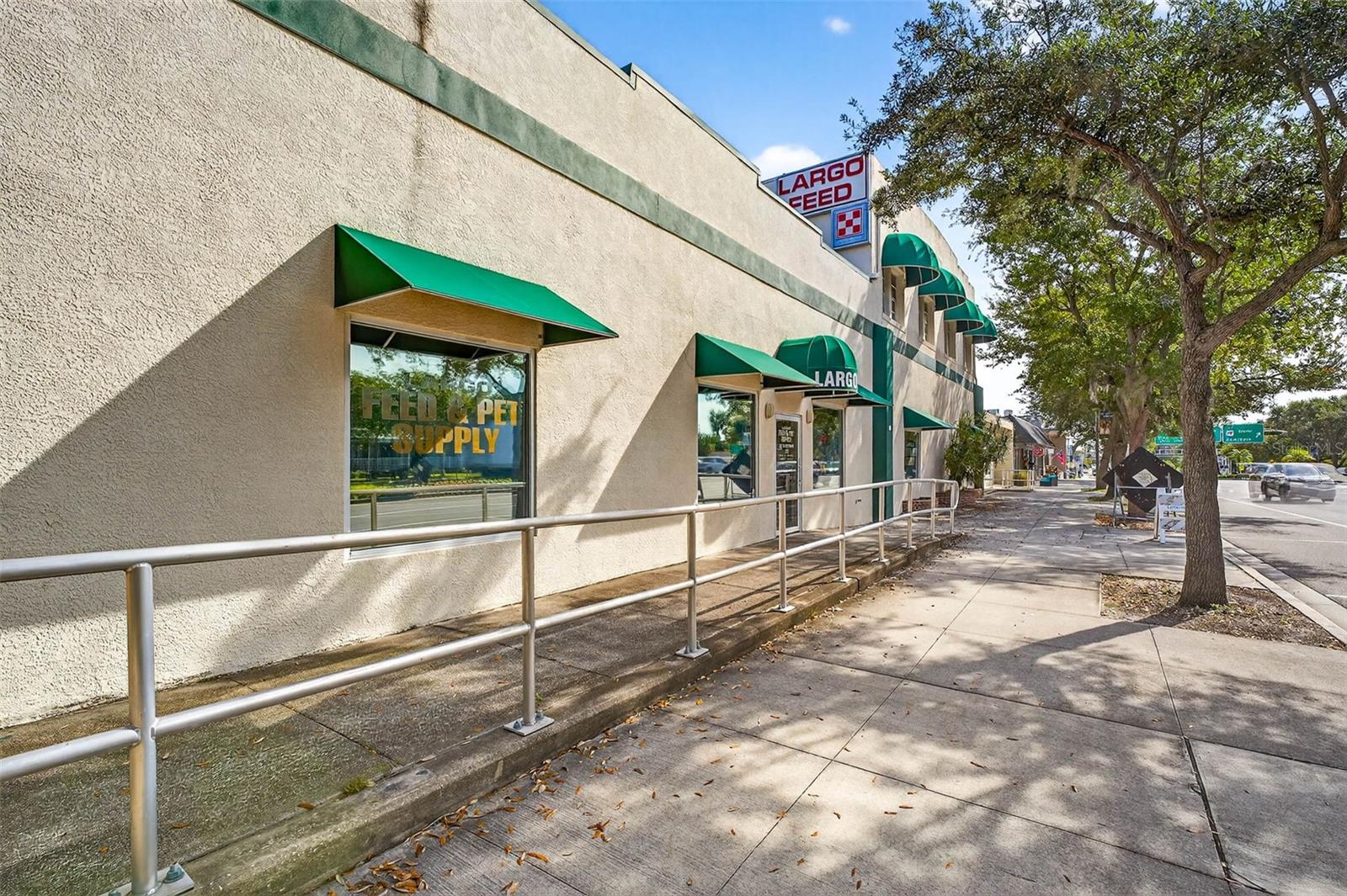 206 W BAY DRIVE