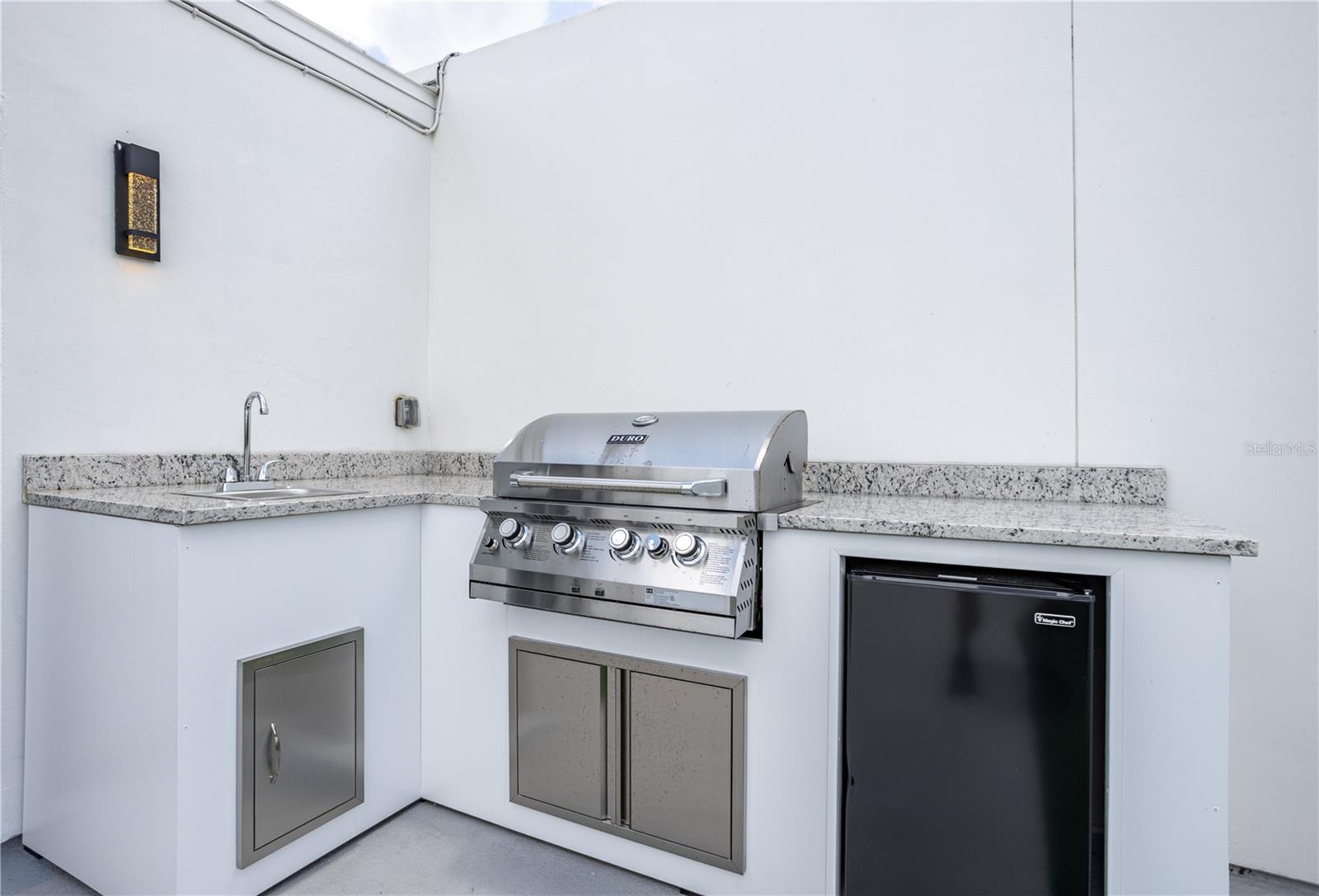 LATITUDES IN THE PARK TWNHMS - Residential