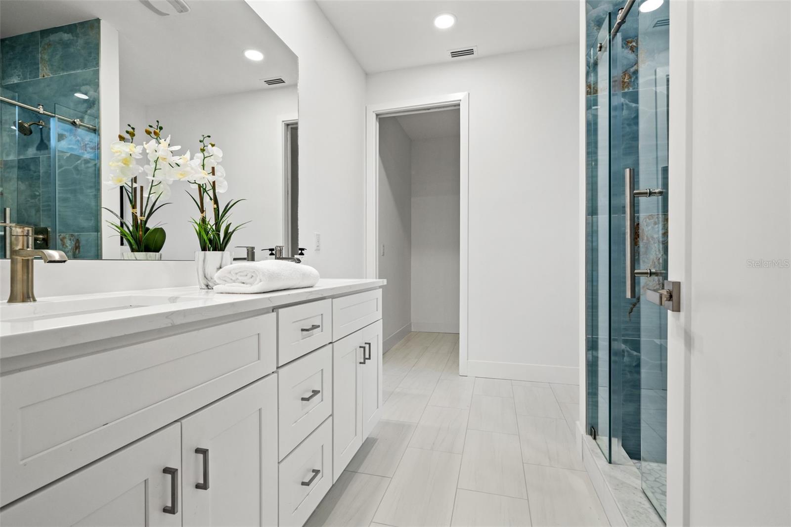 LATITUDES IN THE PARK TWNHMS - Residential