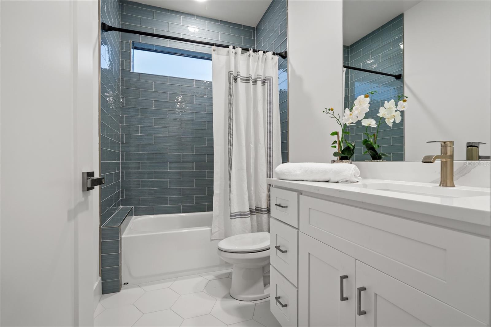 LATITUDES IN THE PARK TWNHMS - Residential