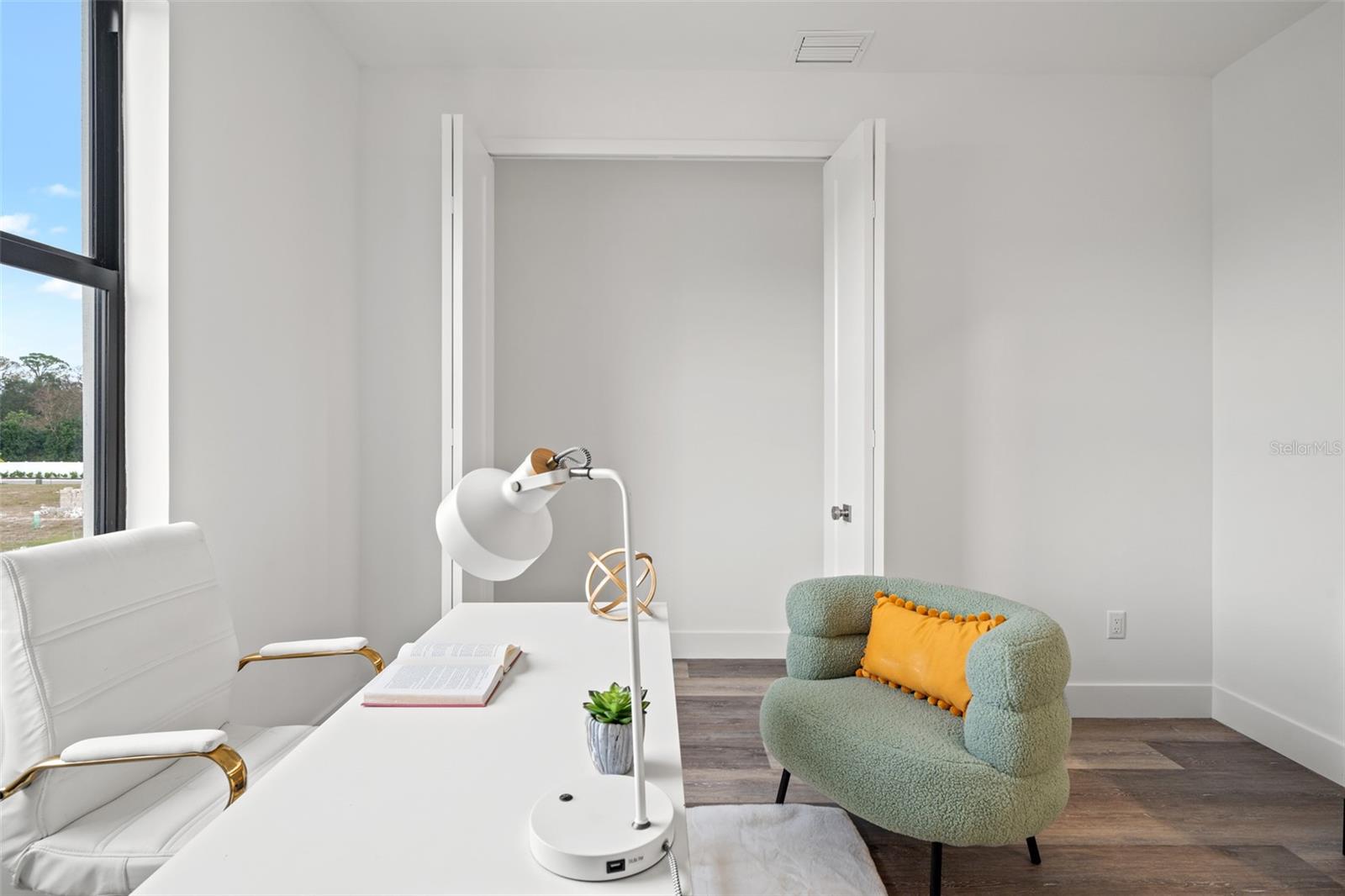 LATITUDES IN THE PARK TWNHMS - Residential