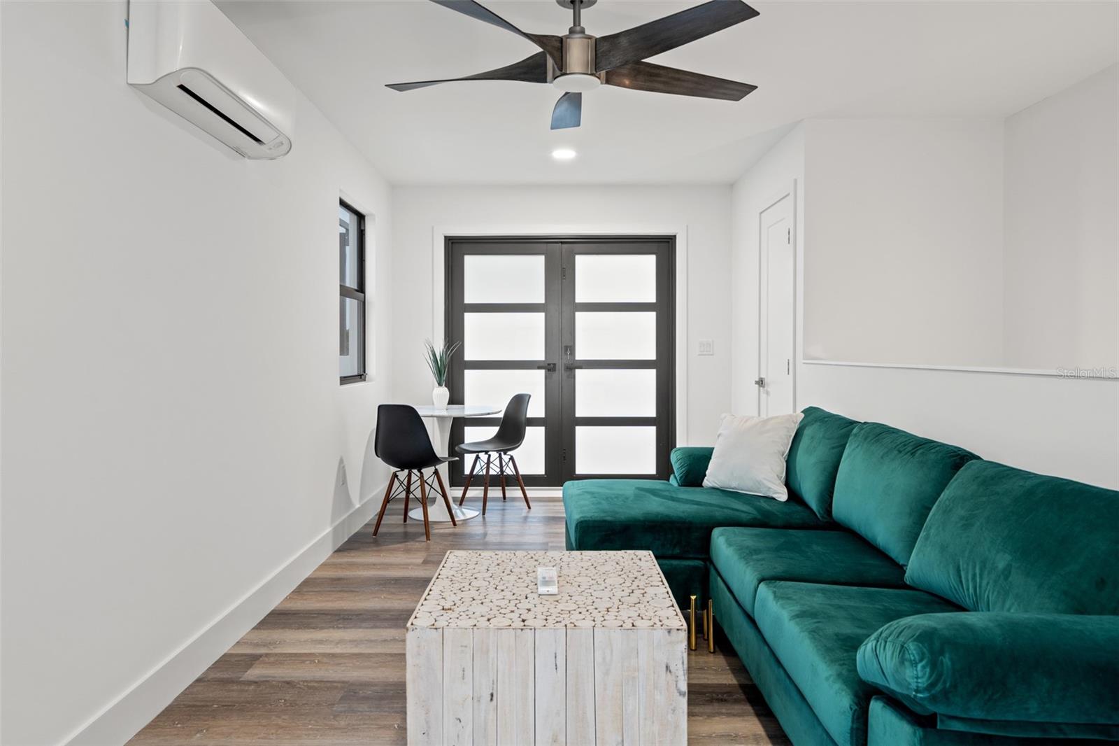 LATITUDES IN THE PARK TWNHMS - Residential