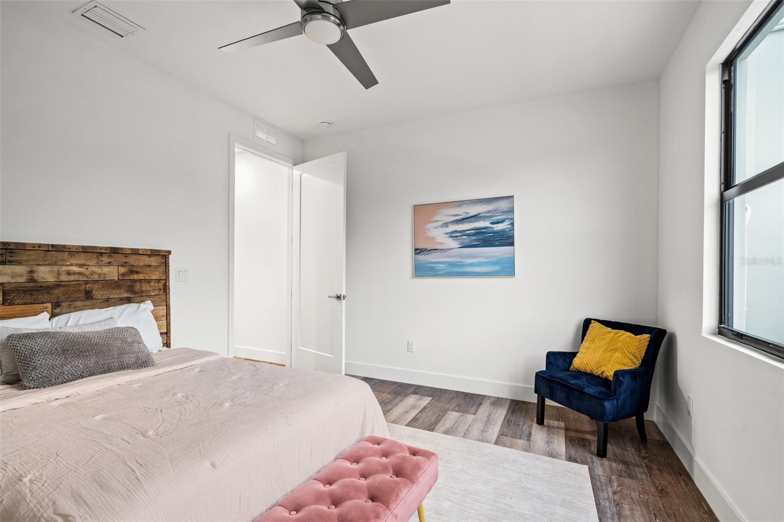 LATITUDES IN THE PARK TWNHMS - Residential