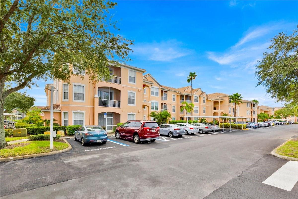 NEWLY updated(paint, flooring, dishwasher) with highly rated schools, and move in ready! This spacious 2-bedroom, 2-bath condominium is located in the highly desirable gated community of Hunter’s Creek, one of Orlando’s premier master-planned neighborhoods. With brand-new interior paint, new luxury vinyl plank flooring in both bedrooms, and a new dishwasher, this home offers a private screened in balcony and assigned parking spaces.
Step inside to an open-concept floor plan filled with natural light from large windows throughout. The living room and kitchen feature sleek tile flooring, while the bedrooms boast durable, waterproof, scratch-resistant LVP flooring. Enjoy your morning coffee or evening wind-down on the private screened-in balcony—a perfect spot to relax and catch the sunset overlooking the adjacent golf course.
Additional highlights include: In-unit washer and dryer, large community pool, miles of walking trails & fitness center
Conveniently located with easy access to 417 and the Turnpike, plus shopping and dining just minutes away: Publix (walking distance), Target, Walmart, Lowe’s, Osceola Village, and more all within a 5-minute drive. Within 20 minutes there are world class entertainment options such as the new Epic Universe, Universal studios, Disney's Magic Kingdom, Animal Kingdom, Epcot and Hollywood studios. For nature lovers Southeast of Hunter's creek there are Gator Airboat Rides at Lake Tohopekaliga, Florida Trail Lakefront Park, camping at Shingle Creek Regional Park, Twin Oaks conservation area, split oak Forest and much more!