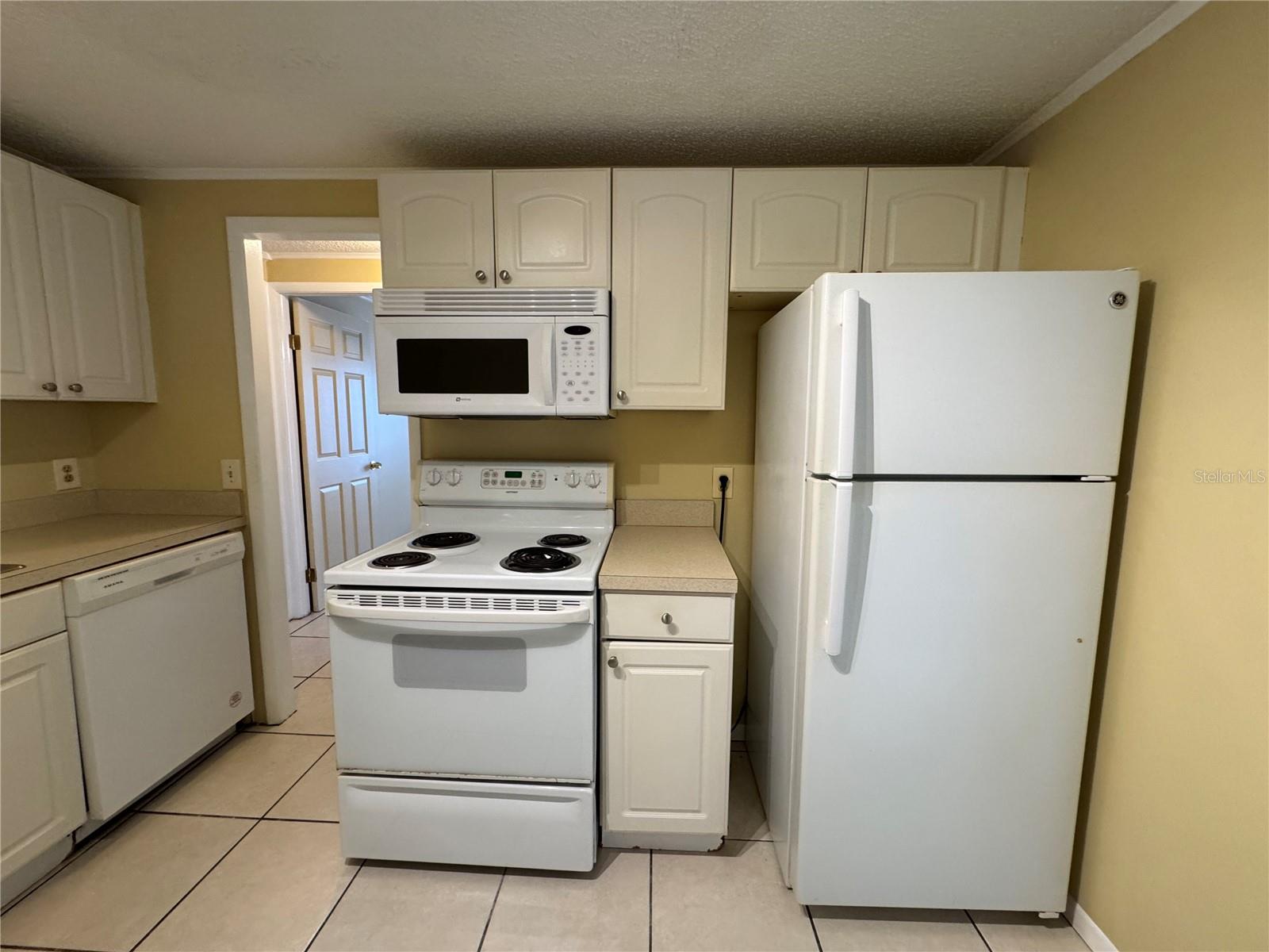 CANTERBURY AT THE CROSSINGS - Residential Lease