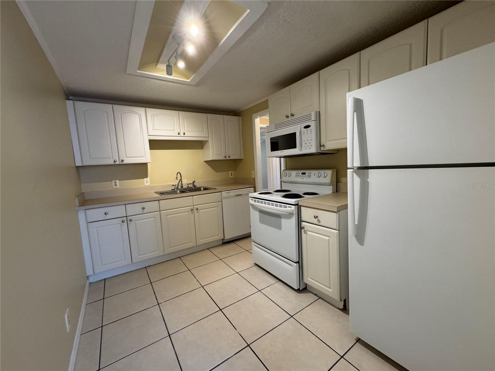 CANTERBURY AT THE CROSSINGS - Residential Lease