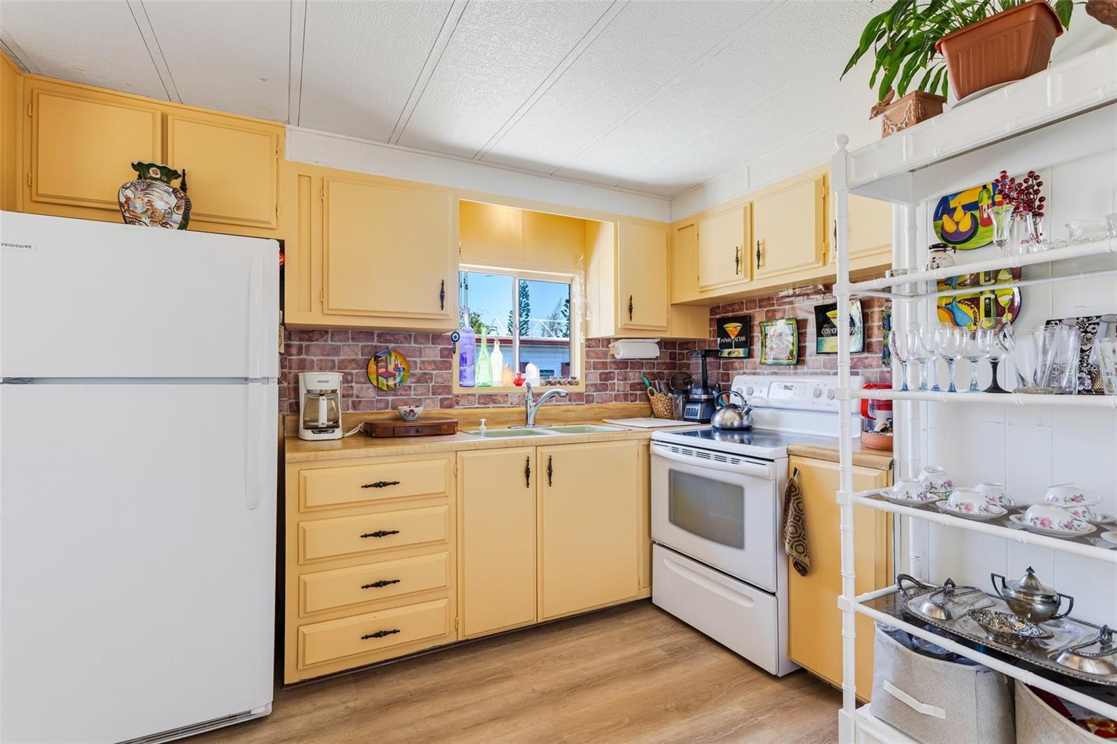 GENEVA HEIGHTS - Residential