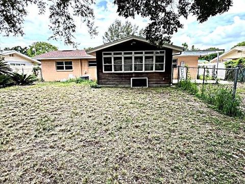 A home in WINTER HAVEN