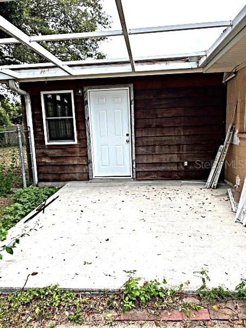 A home in WINTER HAVEN