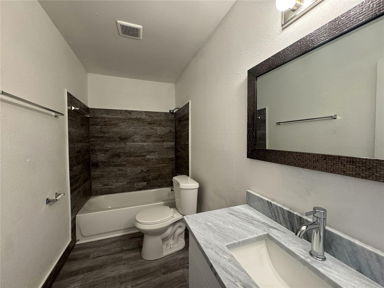 ALTAMONTE RIDGE - Residential Lease