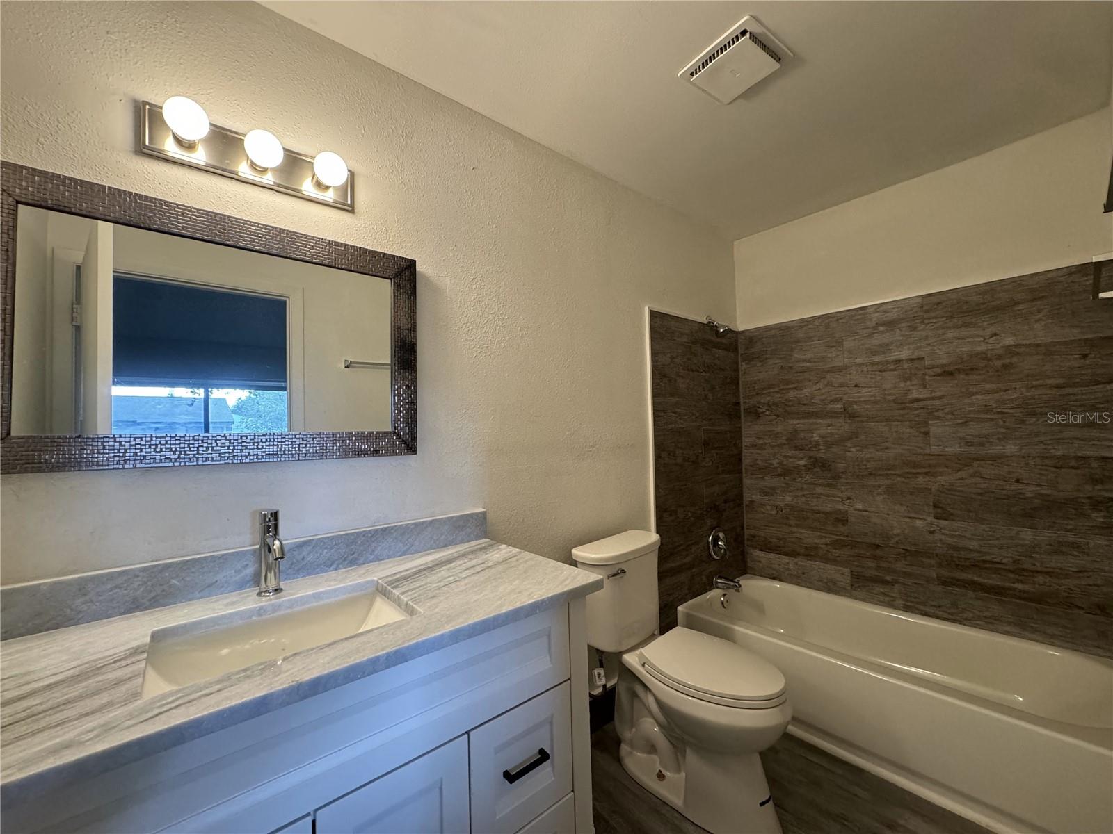 ALTAMONTE RIDGE - Residential Lease