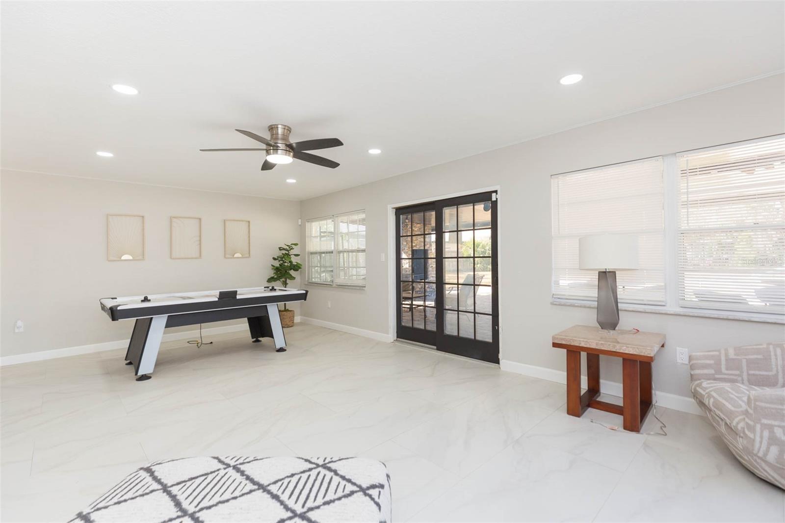 PELICAN POINT - Residential