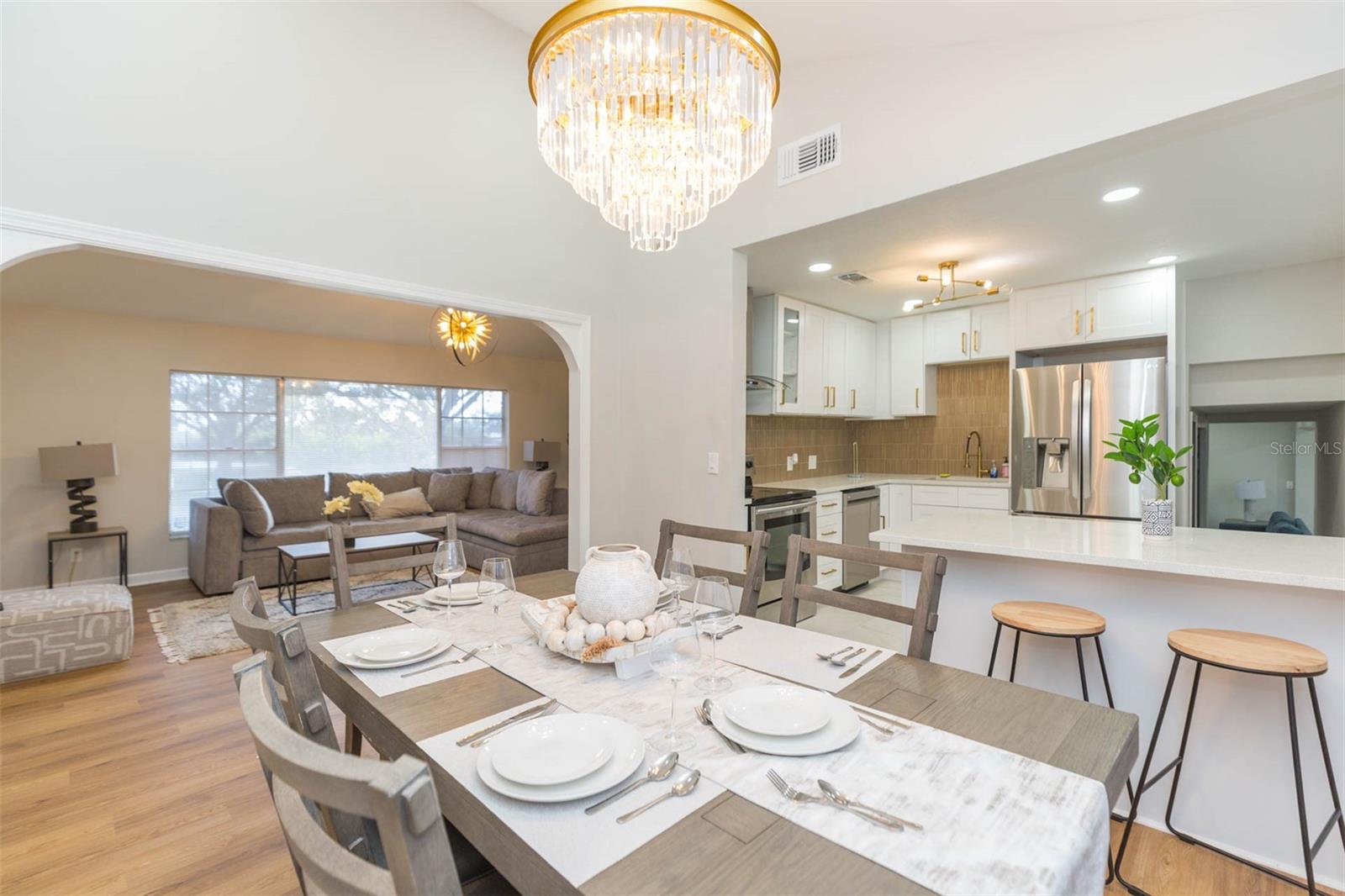 PELICAN POINT - Residential