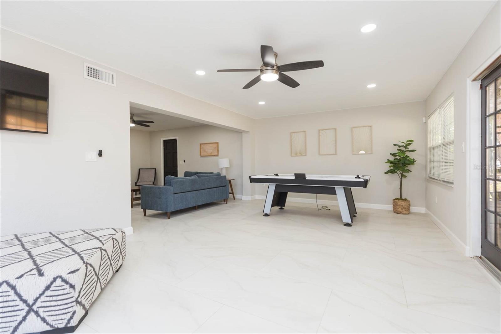 PELICAN POINT - Residential