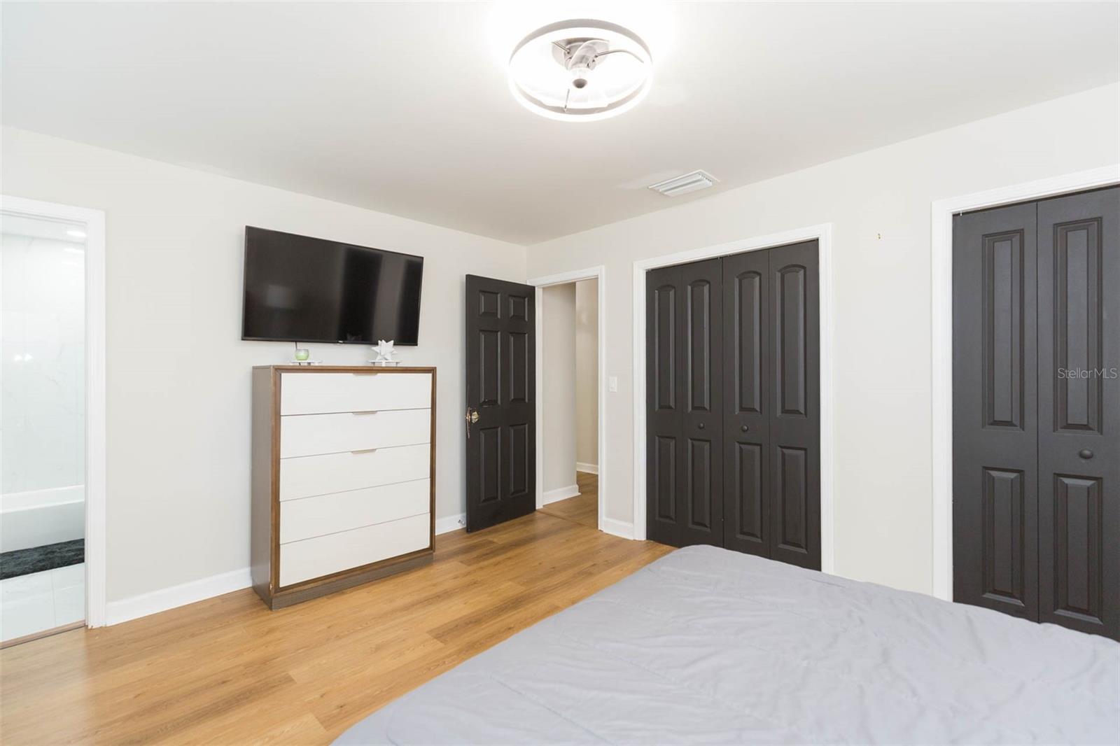 PELICAN POINT - Residential