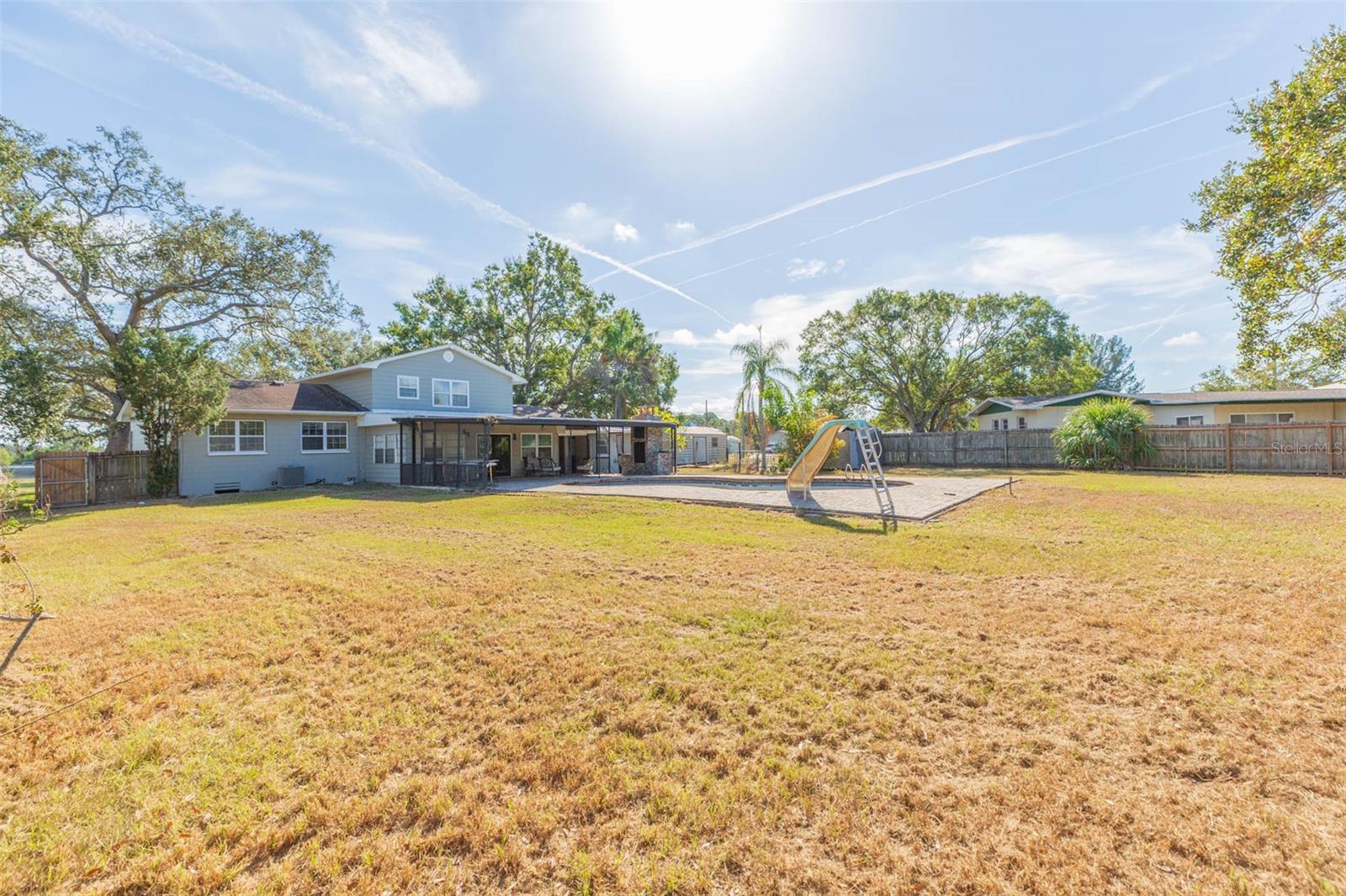 PELICAN POINT - Residential