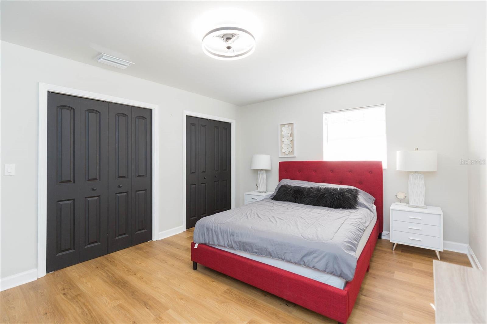 PELICAN POINT - Residential