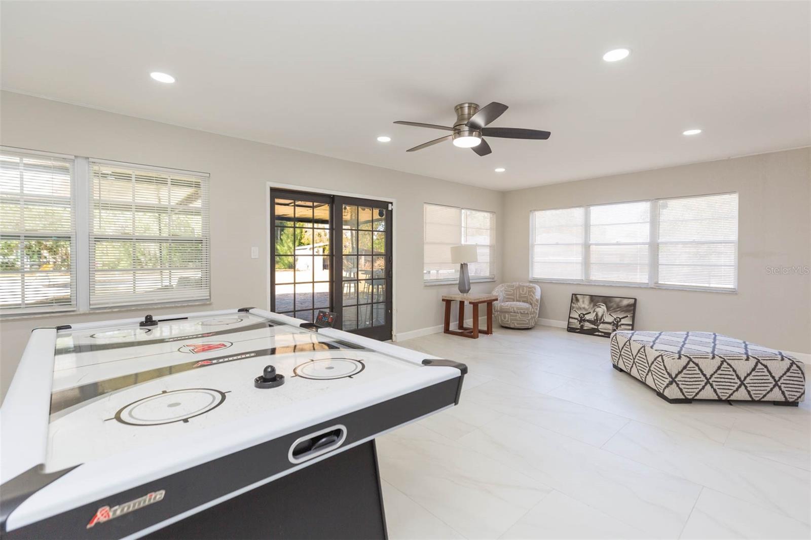 PELICAN POINT - Residential