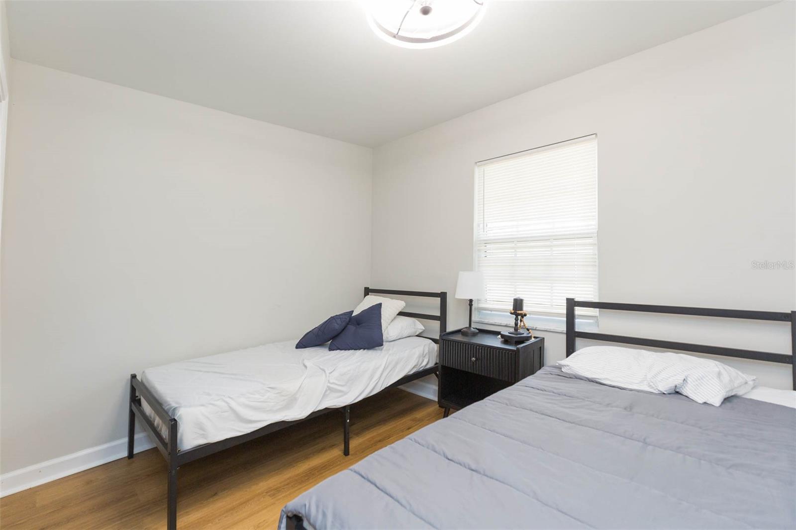 PELICAN POINT - Residential