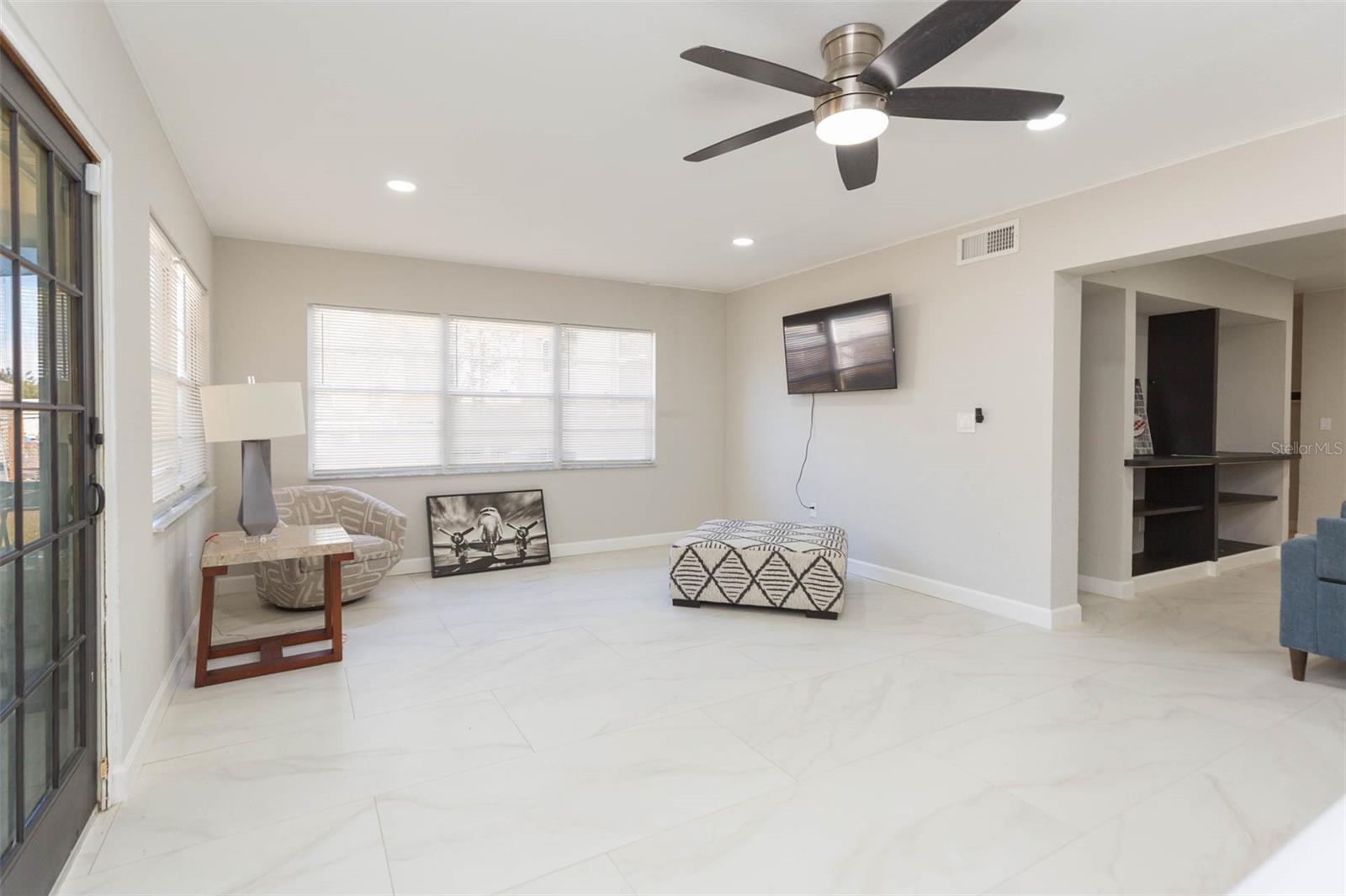 PELICAN POINT - Residential