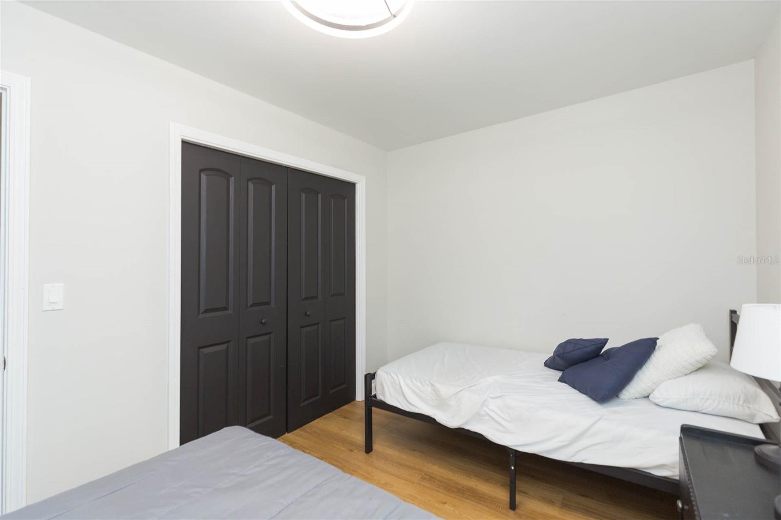 PELICAN POINT - Residential