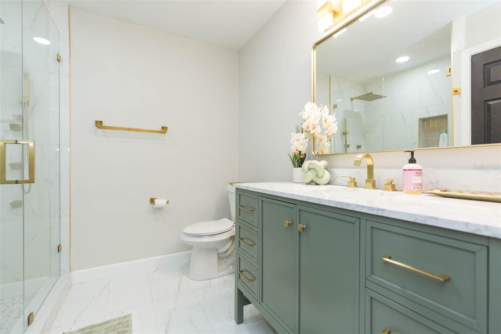 PELICAN POINT - Residential