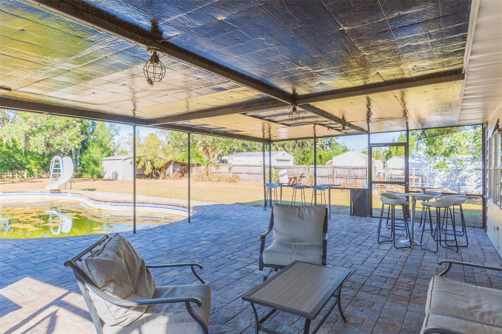 PELICAN POINT - Residential