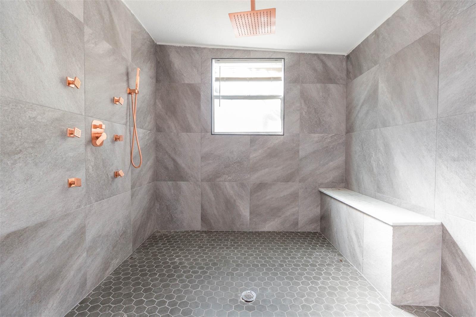 PELICAN POINT - Residential