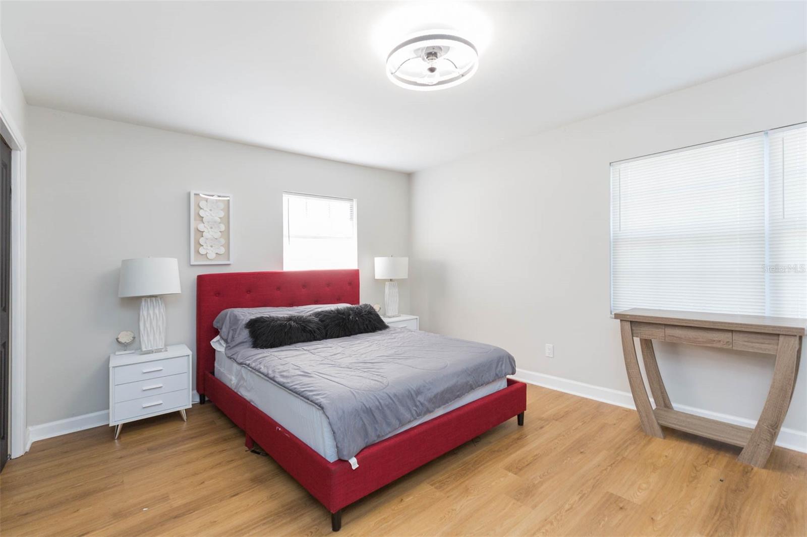 PELICAN POINT - Residential