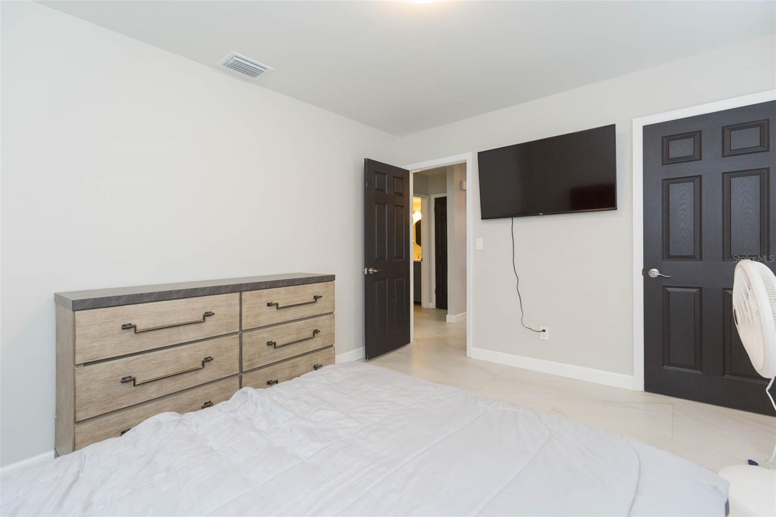 PELICAN POINT - Residential