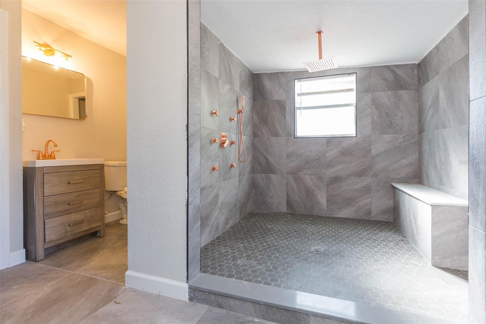 PELICAN POINT - Residential