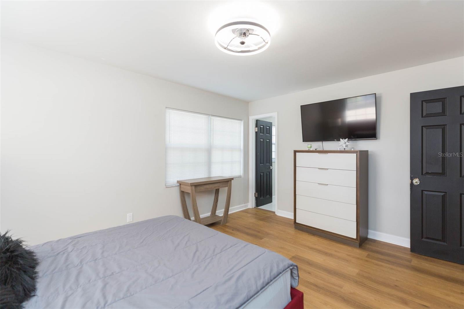 PELICAN POINT - Residential