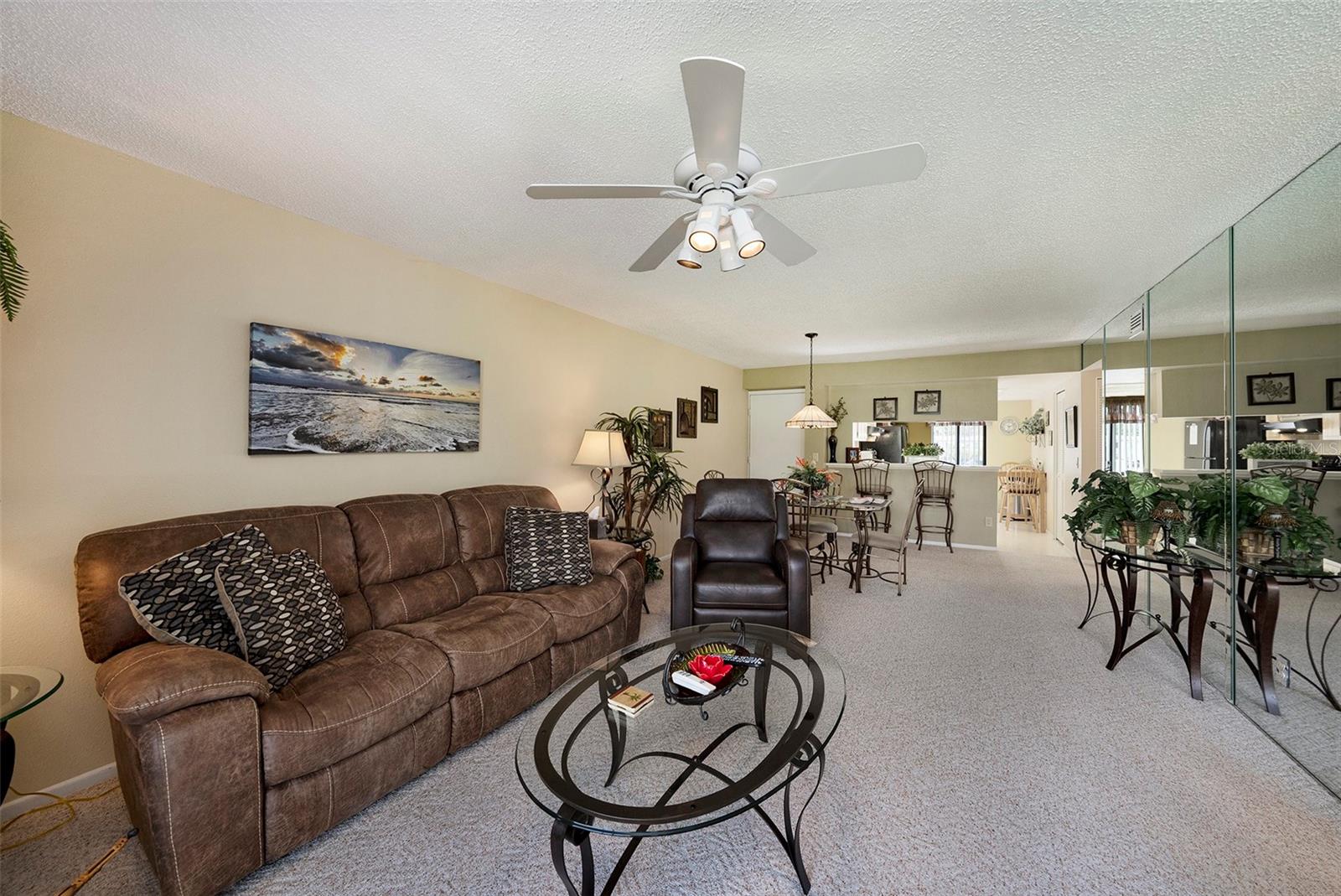 124 W CYPRESS COURT