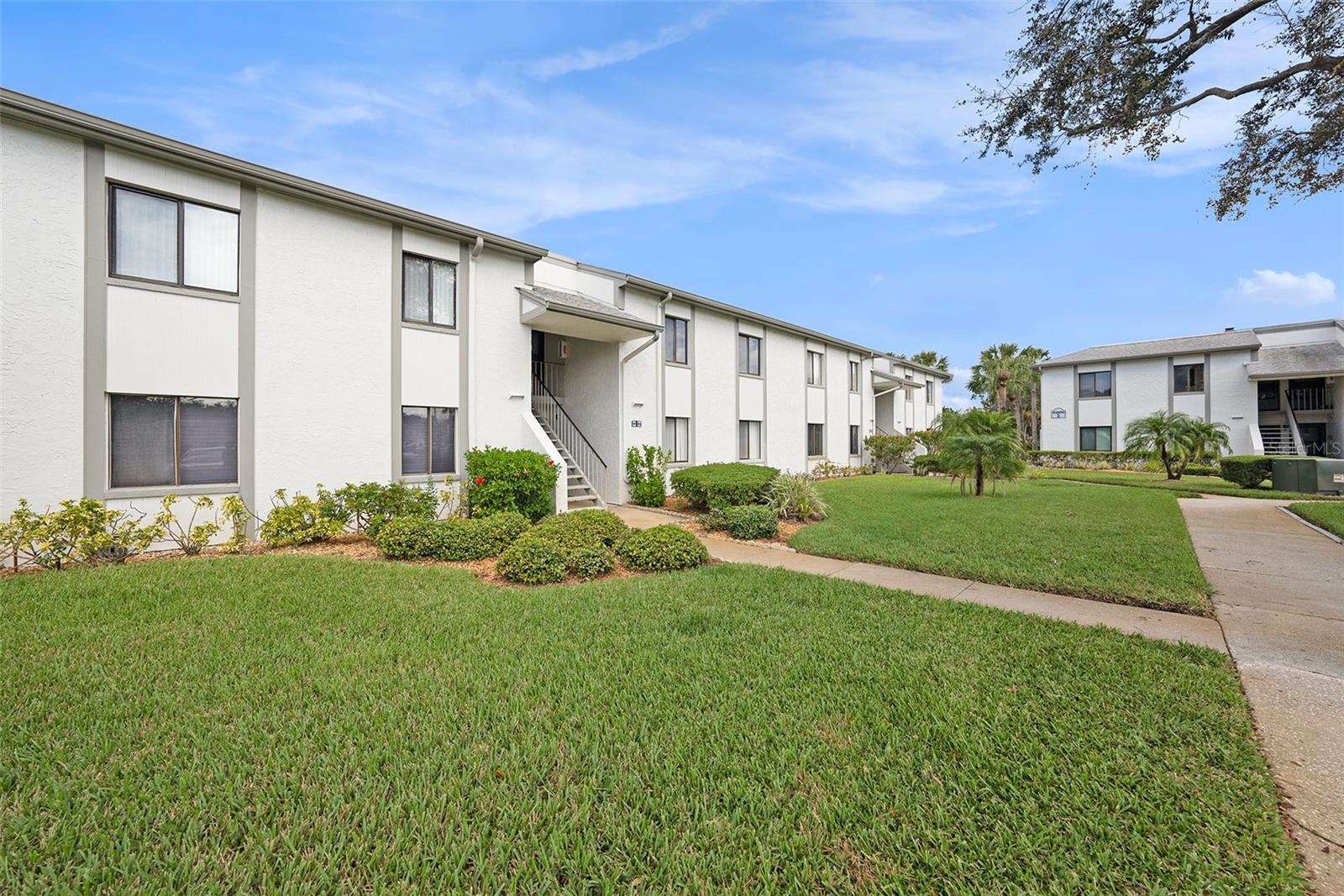 124 W CYPRESS COURT