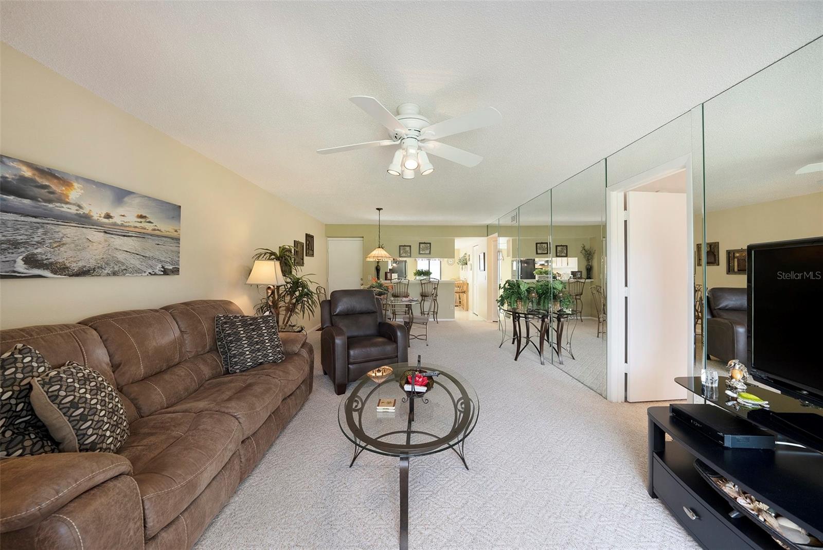 124 W CYPRESS COURT