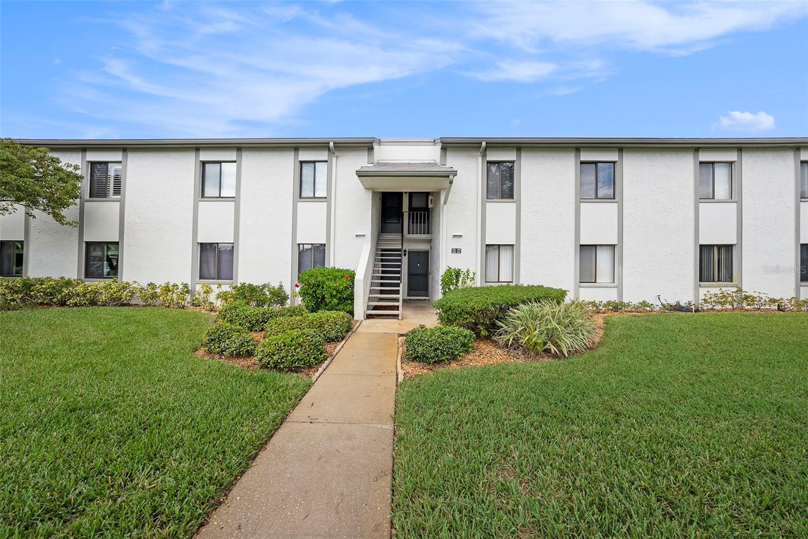 124 W CYPRESS COURT