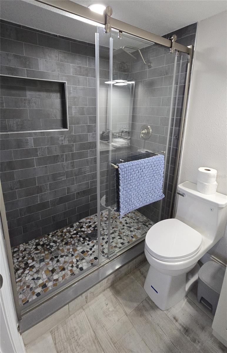 HARBOR OAKS - Residential