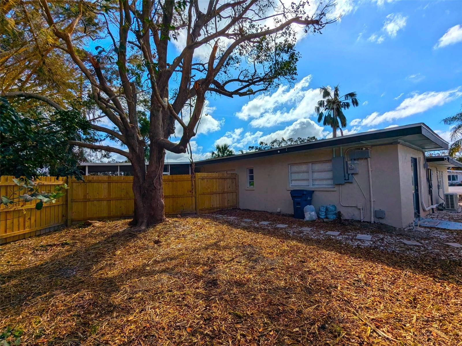 HARBOR OAKS - Residential