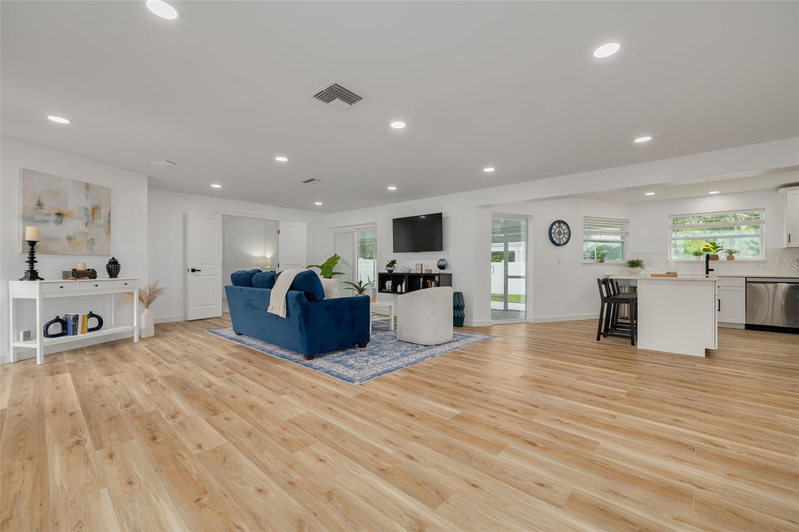 60 KIPLING PLAZA