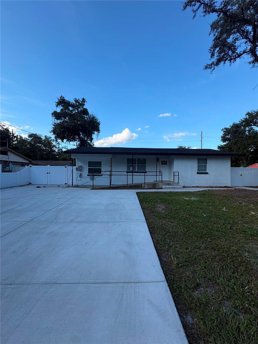 Photo of 122 E 130th Avenue, Tampa, FL 33612 (MLS # TB8553636)
