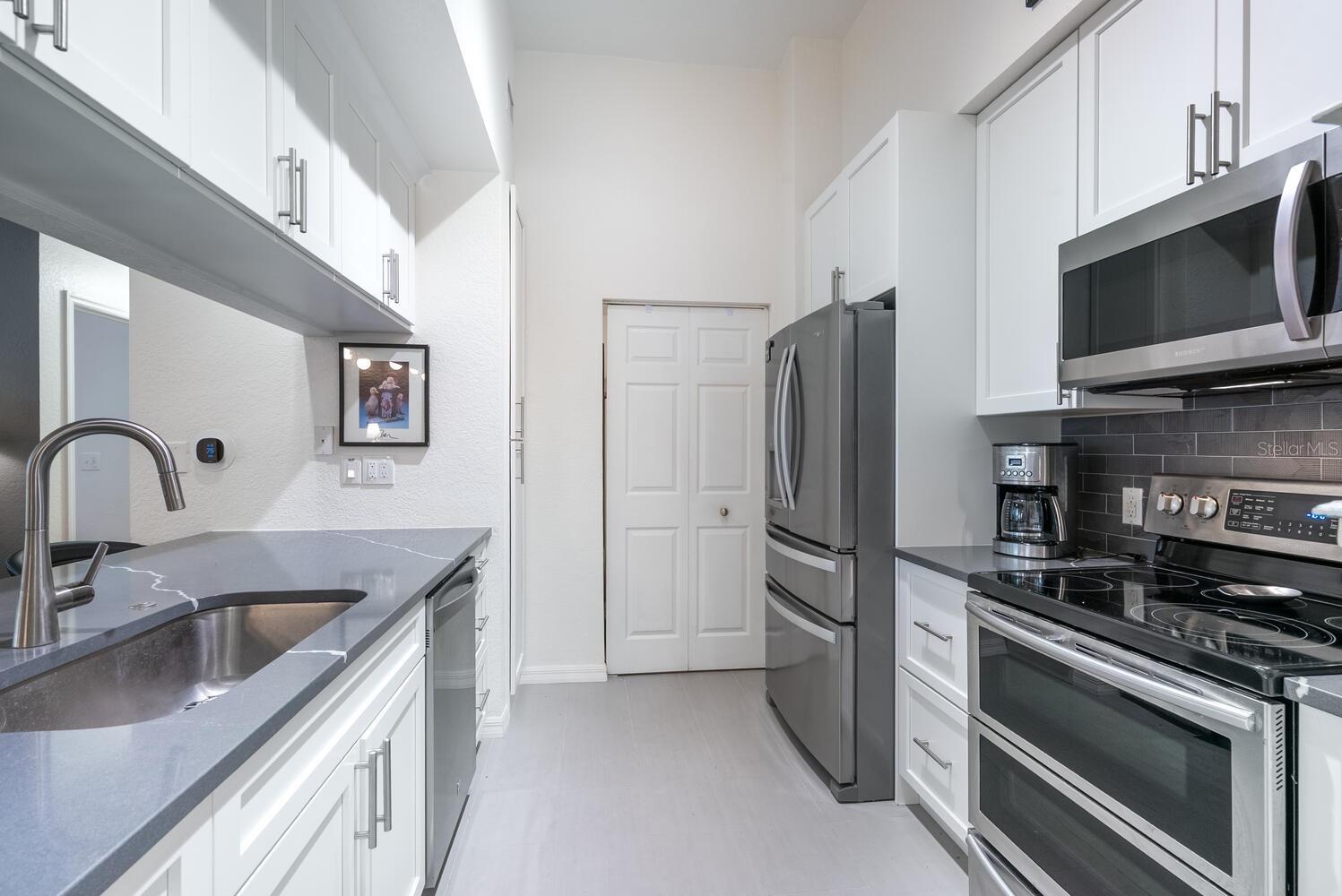 BROADWAY PROMENADE - Residential