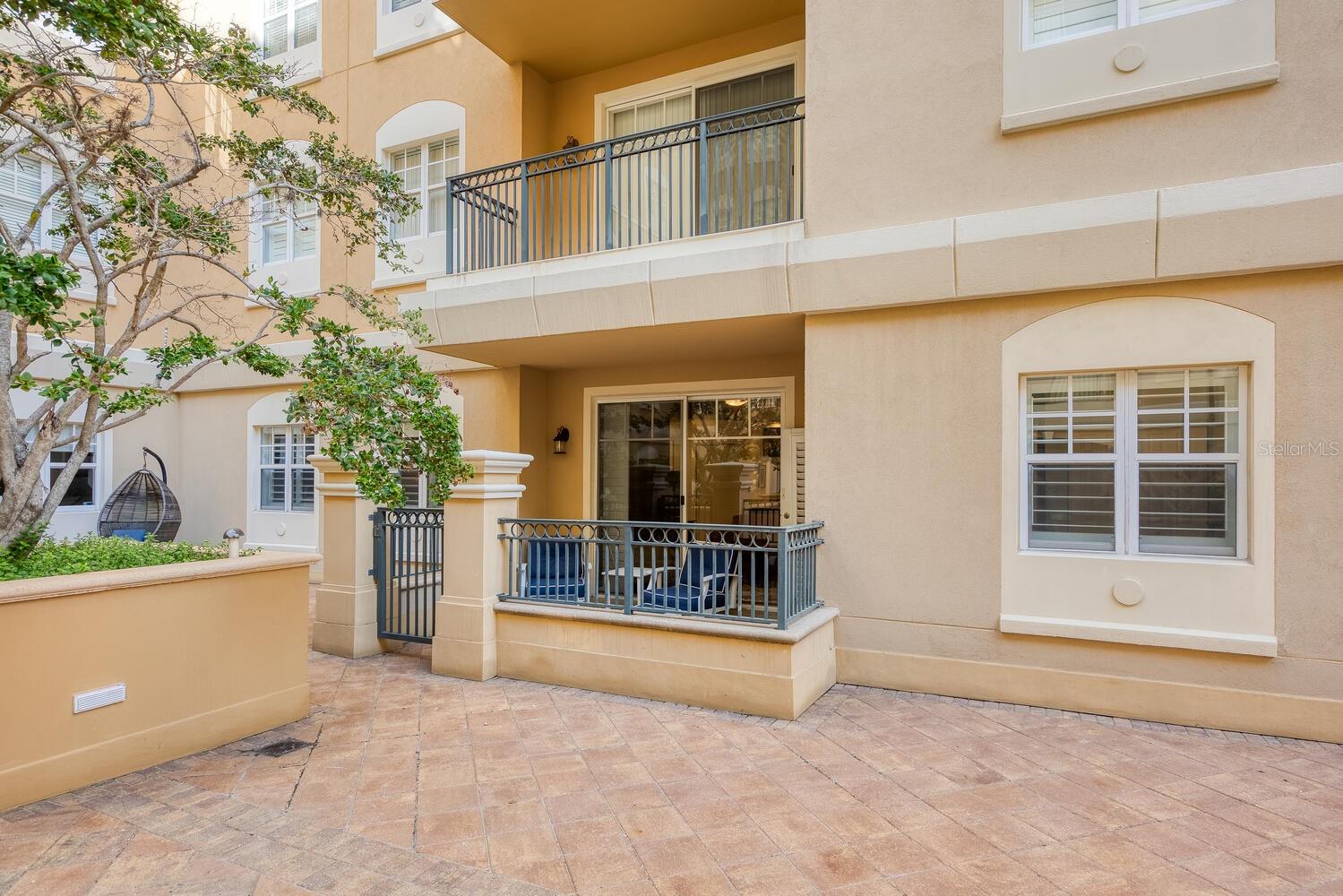 BROADWAY PROMENADE - Residential