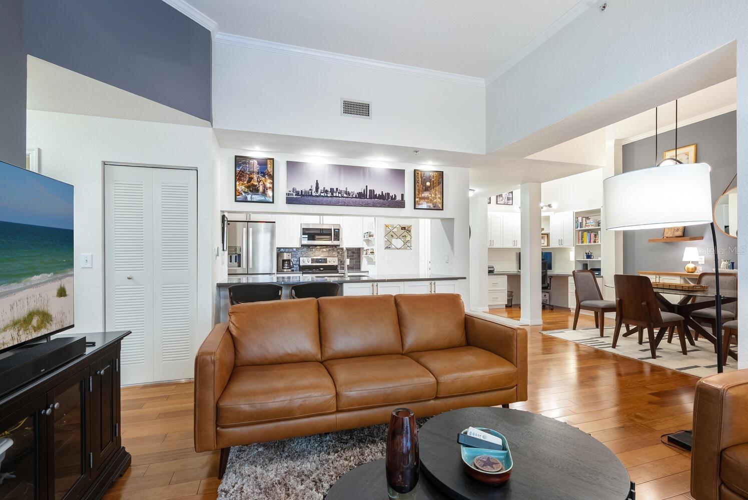 BROADWAY PROMENADE - Residential