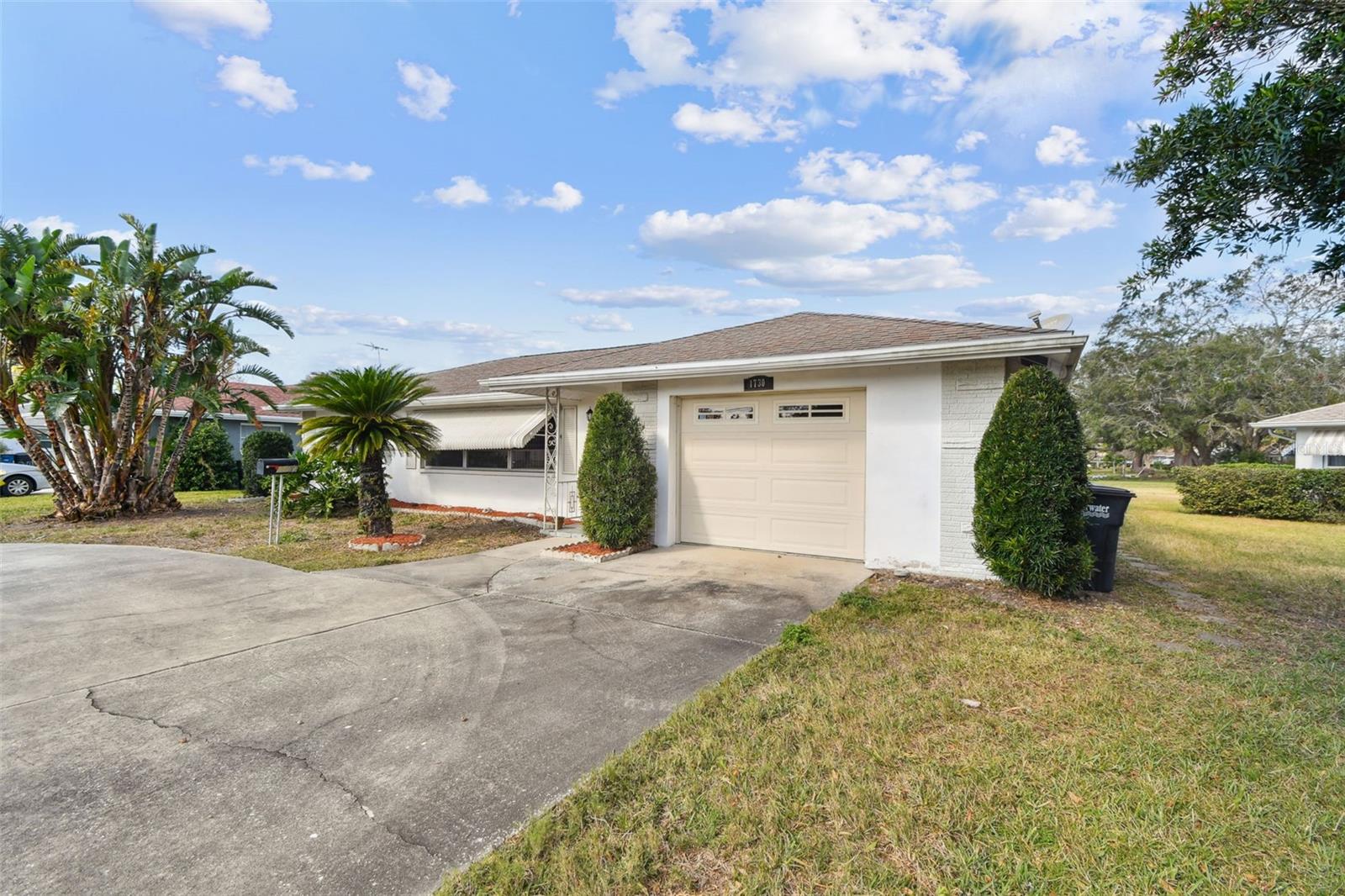 1730 SUNSET POINT ROAD
