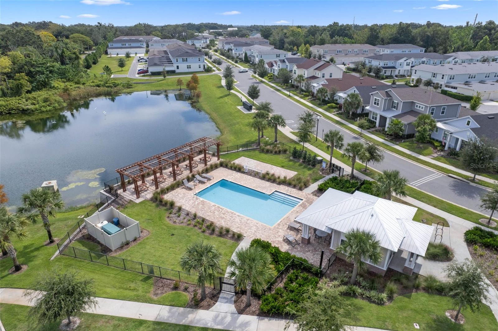 LONGLEAF AT OAKLAND - Residential