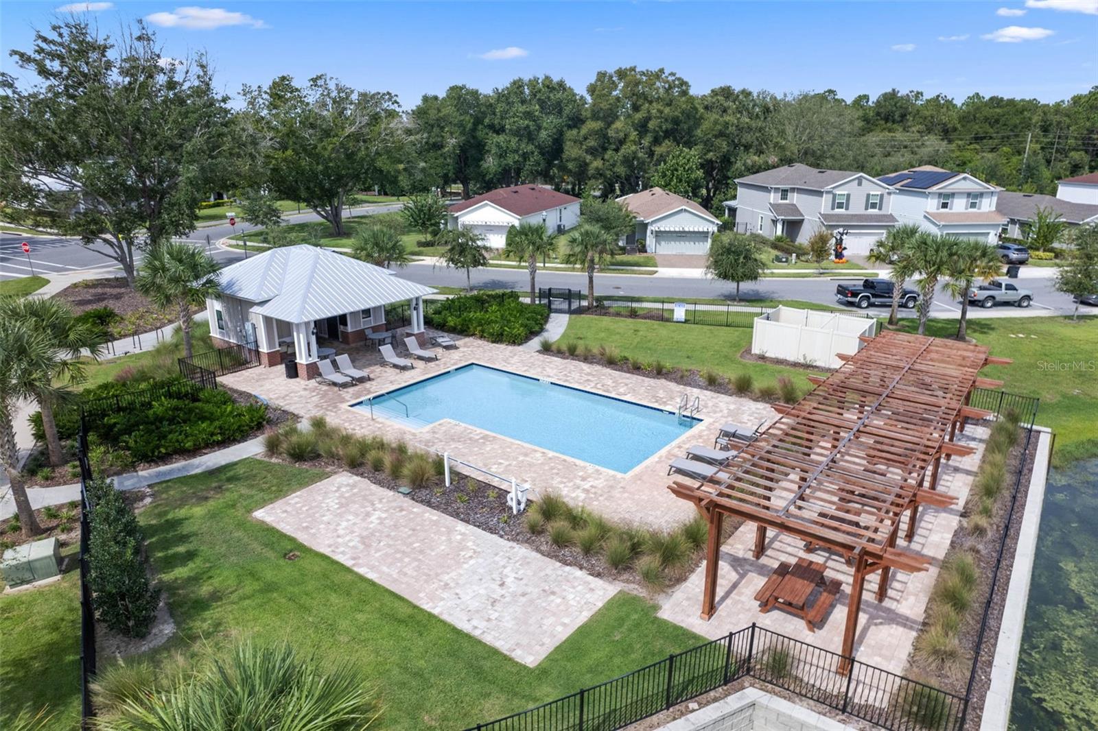 LONGLEAF AT OAKLAND - Residential