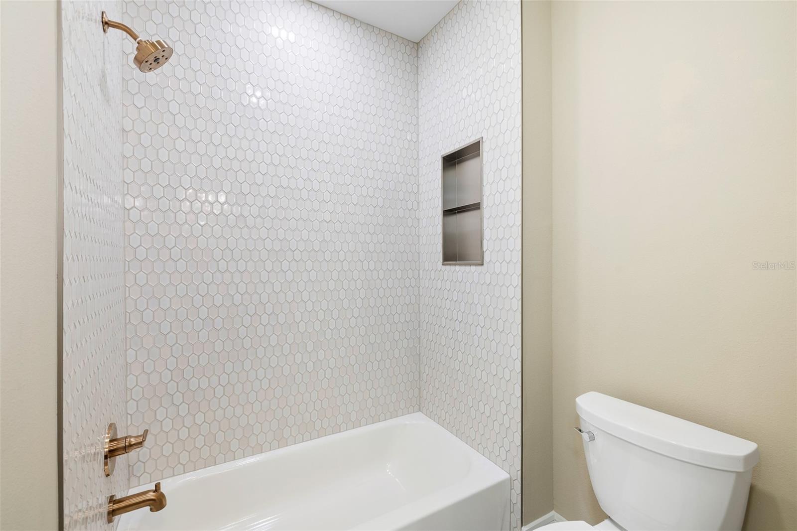 RIVERCREST - Residential