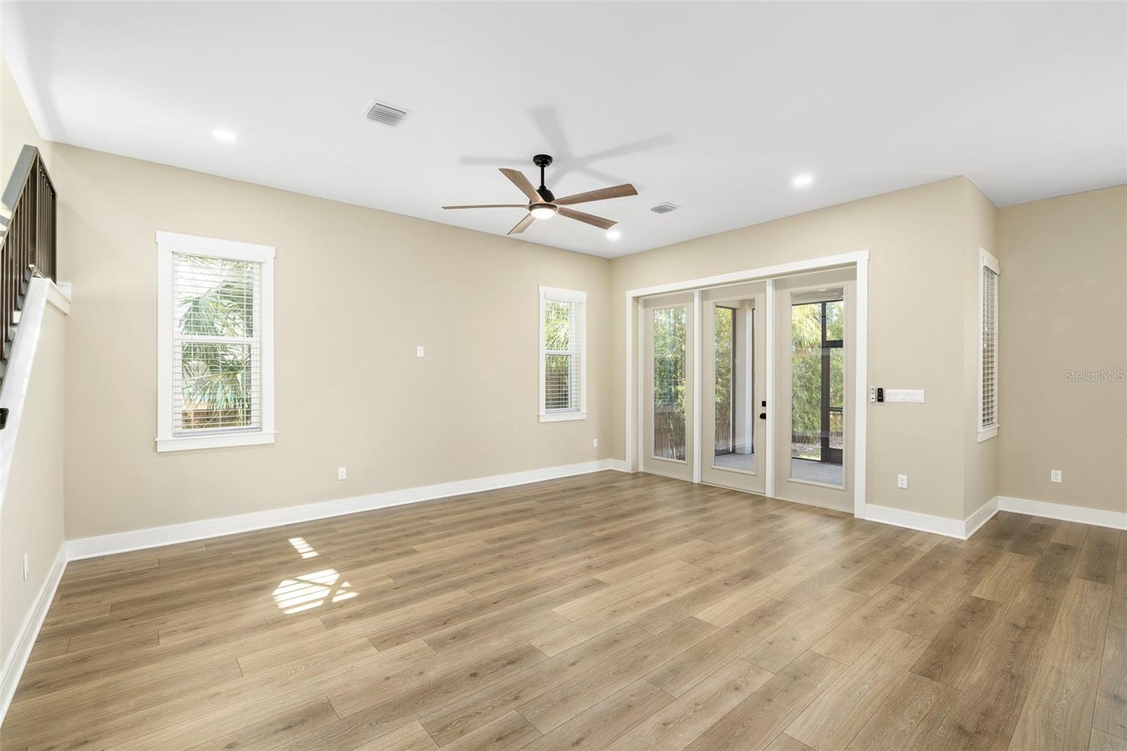 RIVERCREST - Residential